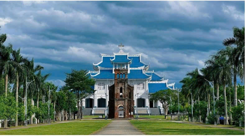 Tour Hành Hương Đức Mẹ La Vang: Dòng Chúa Cứu Thế - Nhà thờ Phủ Cam - La Vang . Điểm Đón + Trả : TP HUẾ